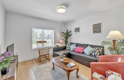 Royal Oak Apartment | Executive Suite - Prime Location - Sleeps 6