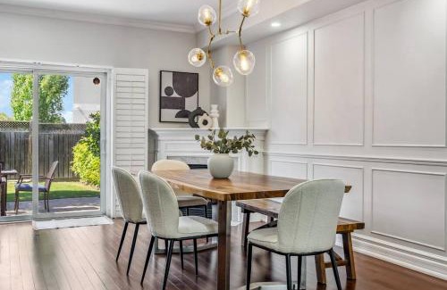 North York Apartment | Executive Townhome, Bridal Path, Shops at Don Mills