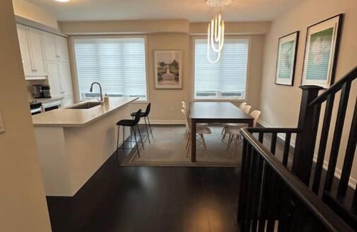 Brampton House | Executive Townhouse on a Ravinenn