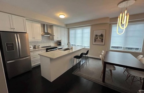 Brampton House | Executive Townhouse on a Ravinenn