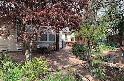 Arden-Arcade House | Executive Traveler's Retreat