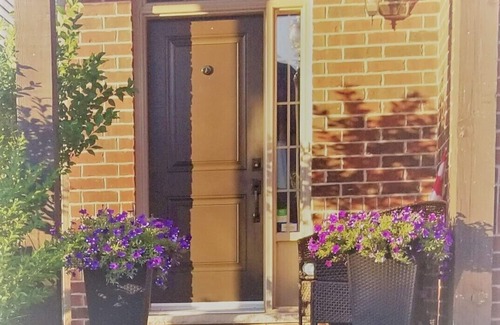 Rosemount House | Executive, walkable, 2Bath, near 401 & 8, patio, BBQ, multi monitors, Xbox