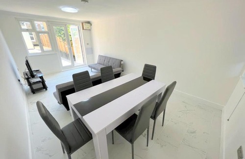 Addiscombe House | Exeter Road Rooms