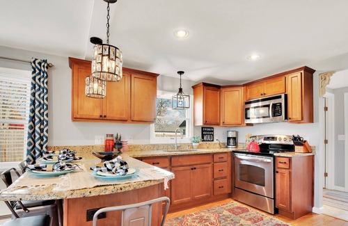 Old Saybrook Center House | Exhale at Old Saybrook's Chic Retreat!