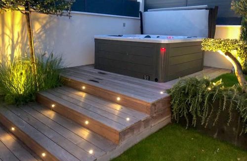 Orgeval House | EXIGEHOME - Chambre d'hôte avec jacuzzi et jardin paysagé, partagé