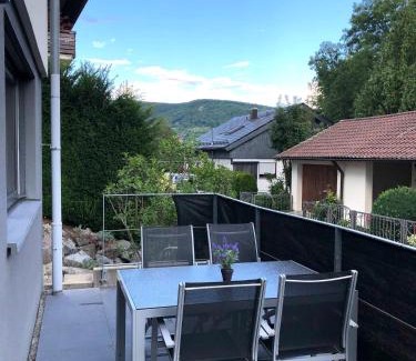 Pfullingen Apartment | Exklusive Ferienwohnung m. Terrasse, ruhig gelegen