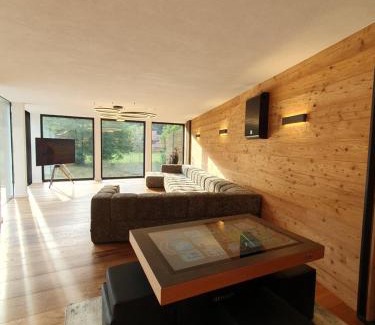 Hinterzarten Apartment | Exklusive King Suite mit Game Table in Hinterzarten