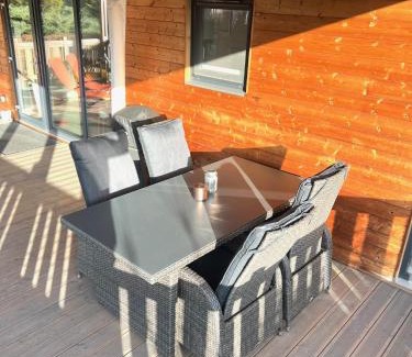 Region Hannover District House | Exklusives Ferienhaus Rybak mit Boxspringbetten direkt am Steinhuder Meer