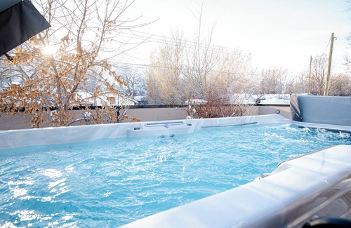 Drumheller House | Exotic 4 Bedrooms Bungalow, Hot Pool Pool Table, Ping Pong