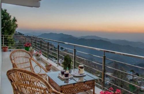 Dharampur Apartment | Exotic Stays I The Kasauli Suffer I Best Seller I Vacations I Family Events I Pet friendly l Open Air Lawn I Sky Bonfire l Serviced Apartments I Kasauli
