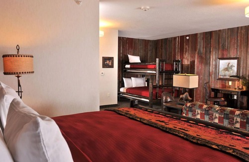 Independence Hotel | Expanded King Bunk Bed Suite, Stoney Creek KC, Room for the Crew!