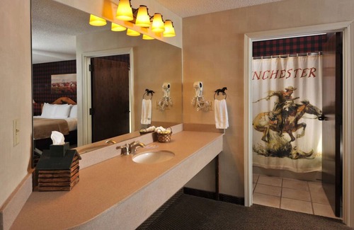 St. Joseph Hotel | Expanded King Bunk Bed Suite, Stoney Creek St. Joseph, Heated Pool!
