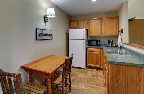 Peoria Hotel | Expanded King in Stoney Creek Peoria! Living Room with Sofa Sleeper