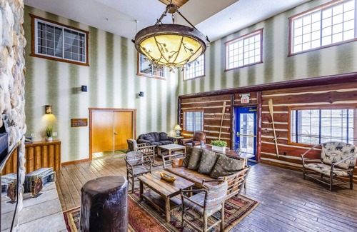 Peoria Hotel | Expanded King in Stoney Creek Peoria! Living Room with Sofa Sleeper