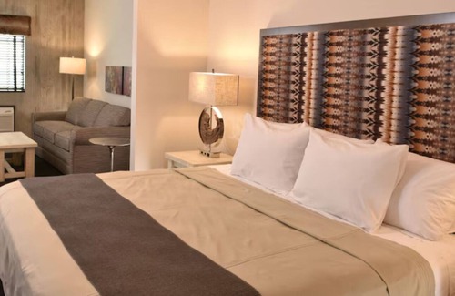 Broken Arrow Hotel | Expanded King w/Sofa Sleeper, Stoney Creek Broken Arrow, Parking!