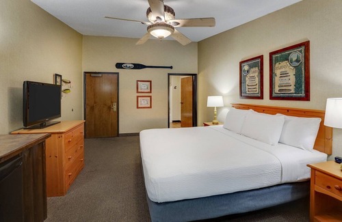 Moline Hotel | Expanded King with Sofa Bed, Stoney Creek Quad Cities, Pool