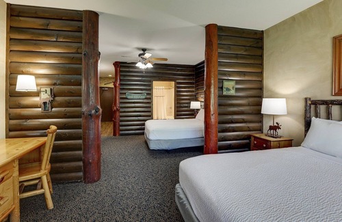 Columbia Hotel | Expanded Queen with Kitchen & Closet! Stoney Creek Columbia | 2 Units