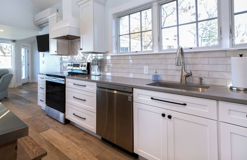 Minot Cottage | Expansive Coastal Views, 3 bed, 2 bath cottage, newly renovated