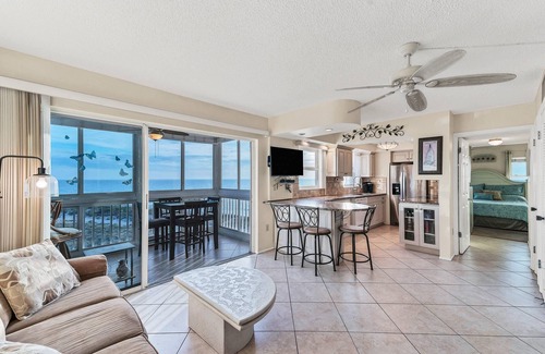 Venice Condo | Expansive Gulf Views from Balcony | San Marco on Venice with Private Beach | Heated Pool | King Bed
