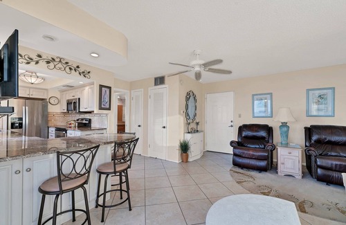 Venice Condo | Expansive Gulf Views from Balcony | San Marco on Venice with Private Beach | Heated Pool | King Bed