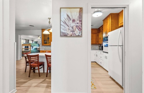 Abilene House | Expansive Living Area | Sleeps 12 | Near ACU
