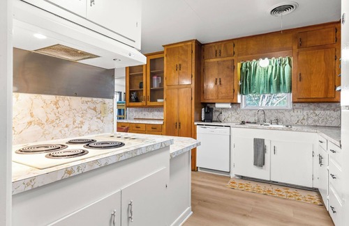 Abilene House | Expansive Living Area | Sleeps 12 | Near ACU