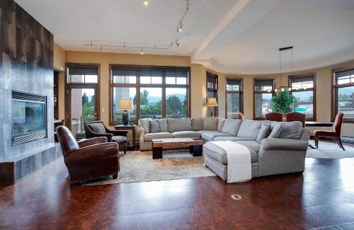 Downtown Steamboat Springs House | Expansive Luxury Condo - Downtown - Summer AC