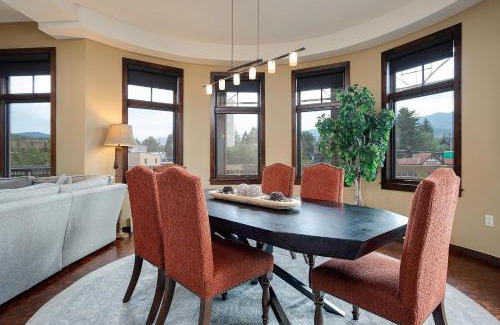 Downtown Steamboat Springs House | Expansive Luxury Condo - Downtown - Summer AC