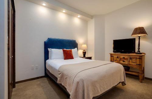 Downtown Steamboat Springs House | Expansive Luxury Condo - Downtown - Summer AC