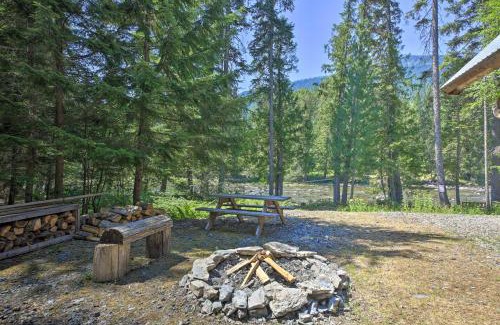 Bonners Ferry House | Expansive Moyie Riverfront Cabin - Pets Welcome!