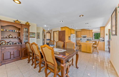 East Wenatchee House | Expansive Spanish-style home with two decks, grill, private W/D, & fast WiFi