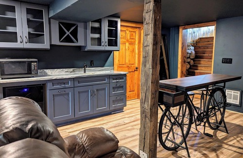 Glenwood Springs Cabin | Expect WOW! Jacuzzi, Game Room, Fire Pit, Waterbed, Massage Chair, Remodel 2024