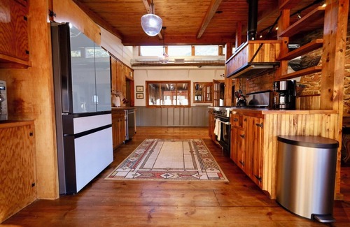 Glenwood Springs Cabin | Expect WOW! Jacuzzi, Game Room, Fire Pit, Waterbed, Massage Chair, Remodel 2024