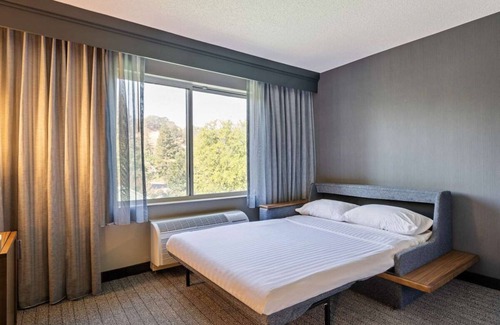 San Ramon Resort | Experience a Relaxed Getaway! Pool, Free Parking, Minutes to Oakland Zoo!