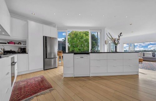 Devonport House | Experience Breathtaking Views!