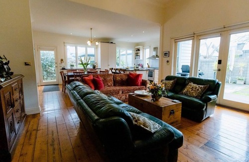 Point Lonsdale House | Experience Charm in our Restored Victorian Fully accessible Heritage Home