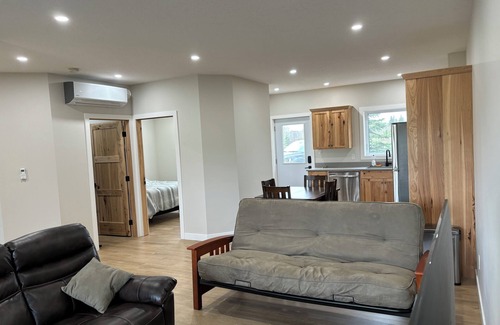 Wasagaming Cabin | Experience Clear Lake from this prime location