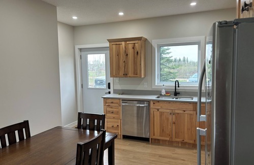 Wasagaming Cabin | Experience Clear Lake from this prime location