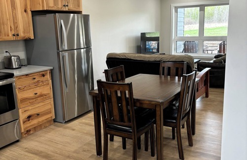 Wasagaming Cabin | Experience Clear Lake from this prime location