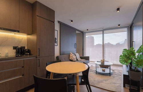 El Golf Apartment | Experience comfort and spaciousness in Las Condes