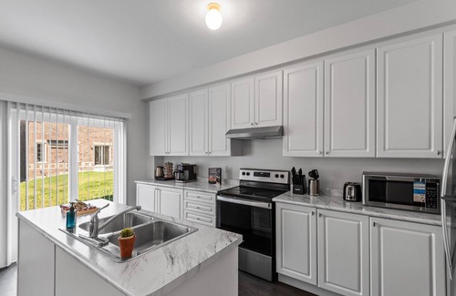 Durham Region House | Experience comfort & luxury in modern 4+1 bedroom & 3.5 bath Oshawa Townhome!