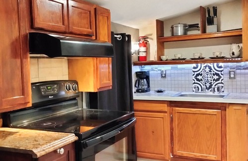 Independence House | Experience comfort near sports action, 4BR/2Bath home by Arrowhead 14 min.