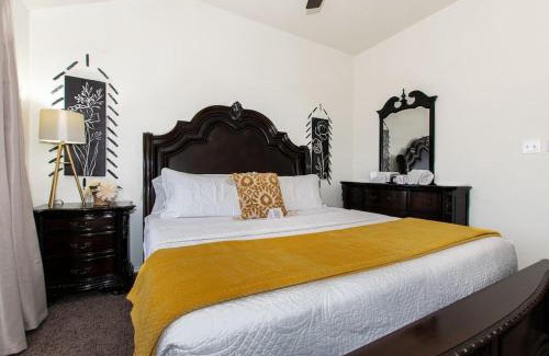 Killeen Apartment | Experience Comfort with a King Bed at a Lower Cost