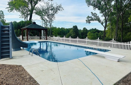 Carterville RV Rental | Experience Glamping in style. Private Lake - Pet Friendly!