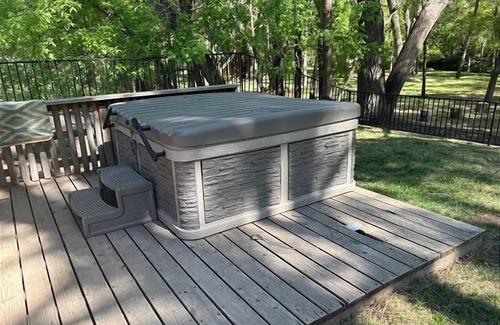 Ruidoso House | Experience Luxury and Entertainment at Riverside Retreat