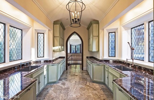 Park City House | Experience luxury at Colony Ski Castle, heart of Park City, perfect for ski and family