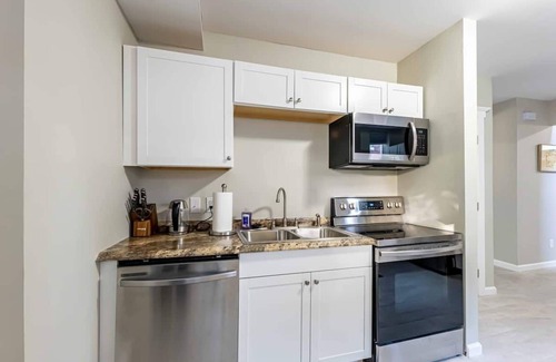 Avondale House | ☀️ Experience Luxury @ The Lexington ☀️