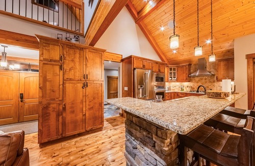 East Kootenay House | Experience mountain bliss at our cozy chalet, nestled at the base of the Kimberley Ski Hill
