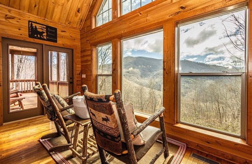 Bryson City Cabin | Experience mountain serenity at Millstone Lodge