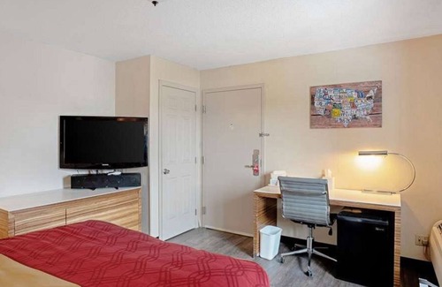 Clinton Apartment | Experience our inviting Studio in Clinton, IA - where your ideal rental awaits.